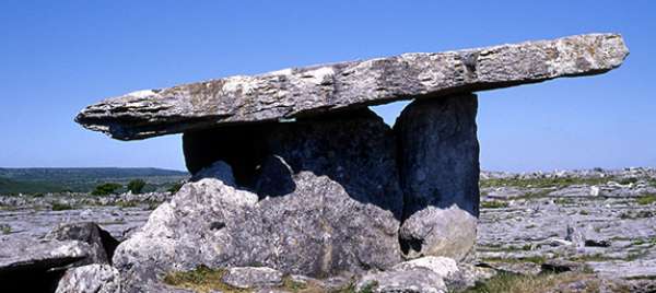 poulnabrone_dolmen_Geotop Bildarchiv.jpg