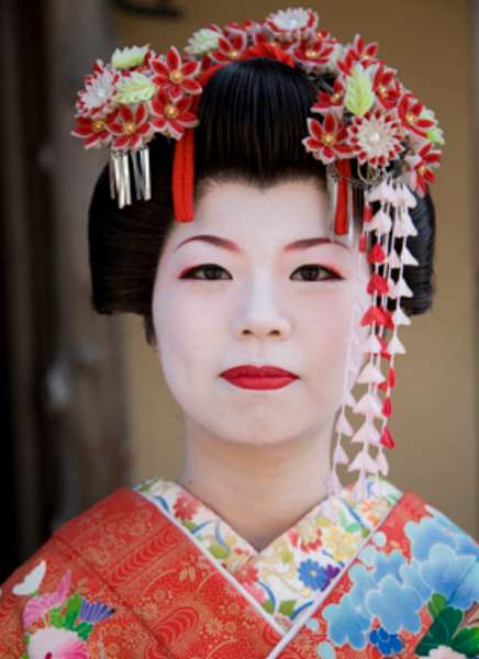 Geishas_gettyimages_The Image Bank_John & Lisa Merrill.jpg